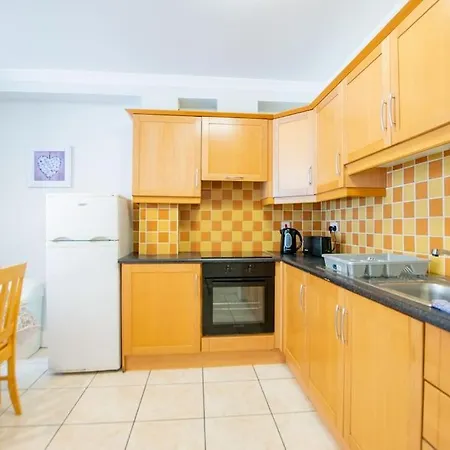 Semesterbostad 105 - Lovely Townhouse By Shortstays