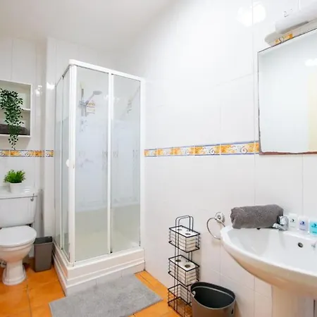 Semesterbostad 105 - Lovely Townhouse By Shortstays Galway