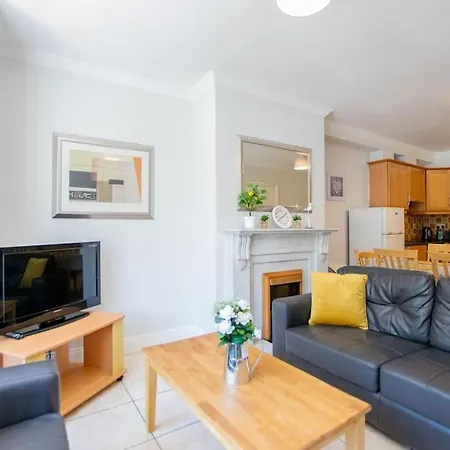Semesterbostad 105 - Lovely Townhouse By Shortstays