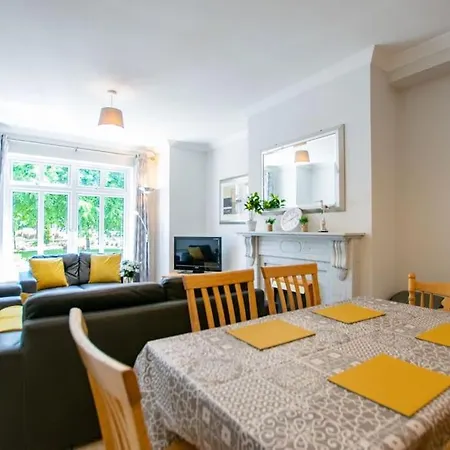 Semesterbostad 105 - Lovely Townhouse By Shortstays